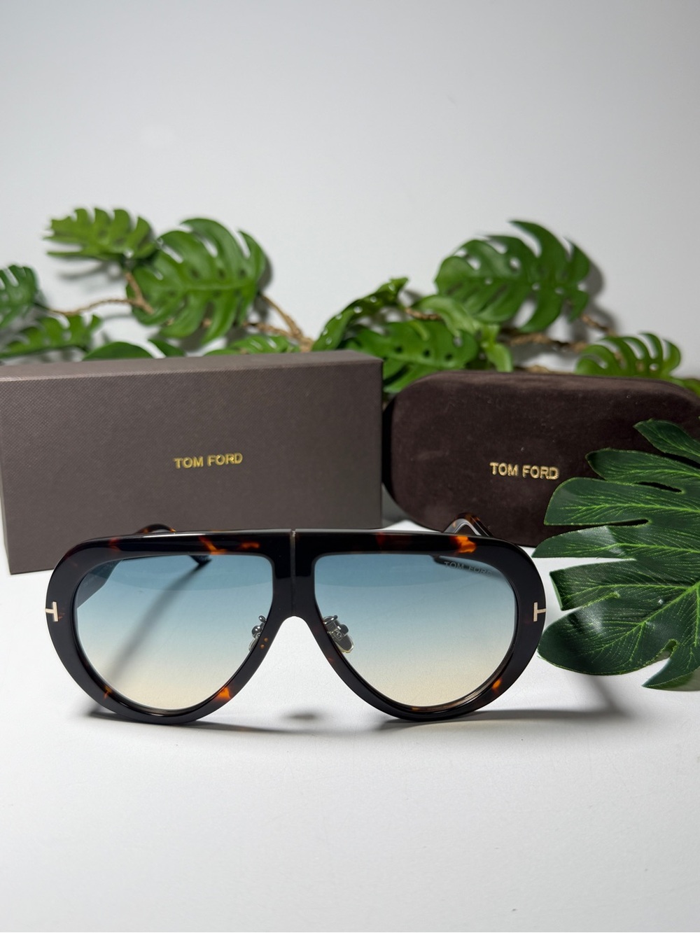 Tom Ford Tortoiseshell Aviator Sunglasses with Blue-to-Beige Gradient Lenses
